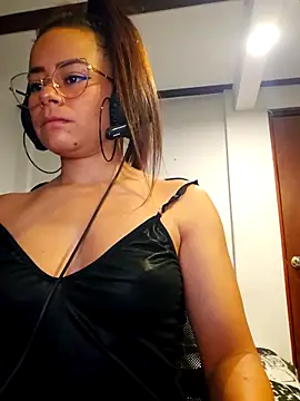 Snapshot of MistressSlut1 chatting on 09-12-25, 12:38 MistressSlut1 online show from 09-12-25, 12:38