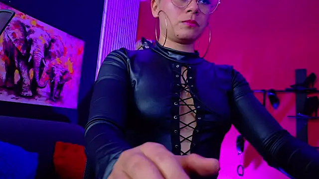 Snapshot of MistressSlut1 chatting on 09-26-25, 02:35 MistressSlut1 online show from 09-26-25, 02:35