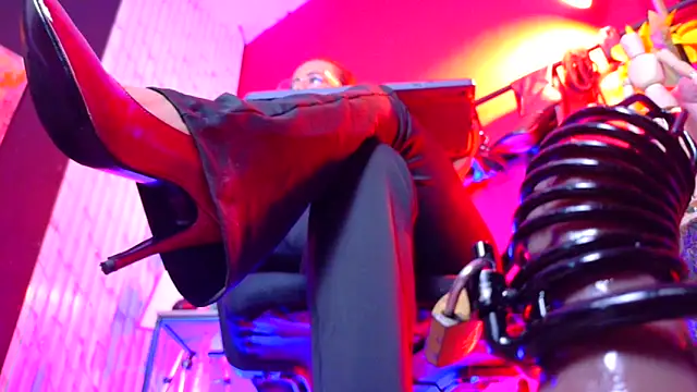 MistressSlut1 online show from 04-10-26, 11:17