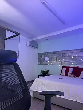 Snapshot of RouseColins chatting on 03-08-25, 12:00 RouseColins online show from 03-08-25, 12:00