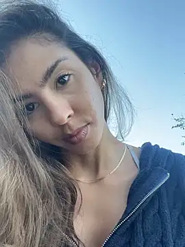 Snapshot of RouseColins chatting on 01-29-25, 10:32 RouseColins online show from 01-29-25, 10:32