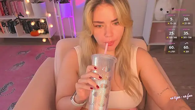 pussy-kattt online show from 10-11-25, 06:03