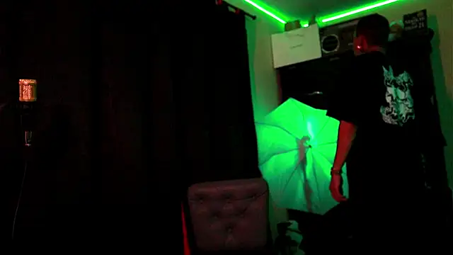 Snapshot of BestMasterForYou chatting on 10-29-25, 11:31 BestMasterForYou online show from 10-29-25, 11:31