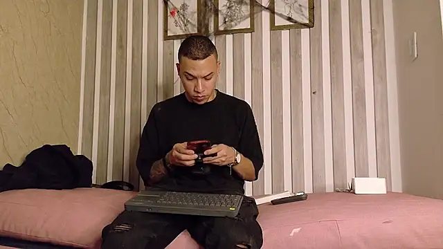 Snapshot of BestMasterForYou chatting on 10-16-25, 04:43 BestMasterForYou online show from 10-16-25, 04:43