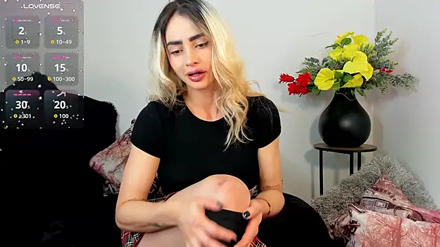 Snapshot of alissondomitt chatting on 09-19-25, 02:43 alissondomitt online show from 09-19-25, 02:43