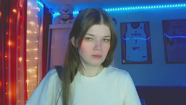 Snapshot of Klementa chatting on 04-11-26, 06:44 Klementa online show from 04-11-26, 06:44