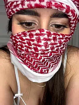 Snapshot of arabiaAna chatting on 10-10-25, 12:17 arabiaAna online show from 10-10-25, 12:17