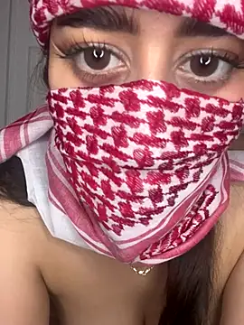 Snapshot of arabiaAna chatting on 10-12-25, 05:31 arabiaAna online show from 10-12-25, 05:31