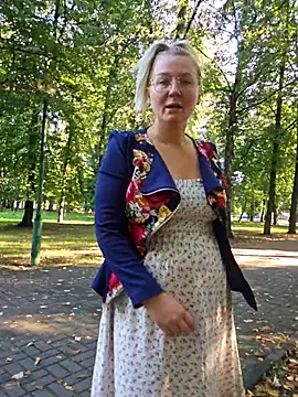 Snapshot of Marushka chatting on 09-10-25, 06:23 Marushka online show from 09-10-25, 06:23