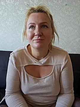 Snapshot of Marushka chatting on 10-01-25, 09:25 Marushka online show from 10-01-25, 09:25