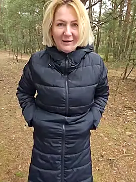 Snapshot of Marushka chatting on 02-02-25, 12:57 Marushka online show from 02-02-25, 12:57
