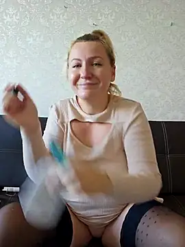 Snapshot of Marushka chatting on 10-02-25, 06:06 Marushka online show from 10-02-25, 06:06
