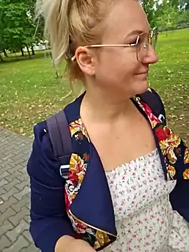 Snapshot of Marushka chatting on 09-14-25, 06:47 Marushka online show from 09-14-25, 06:47