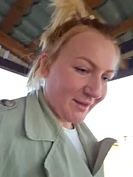 Snapshot of Marushka chatting on 03-10-25, 08:50 Marushka online show from 03-10-25, 08:50