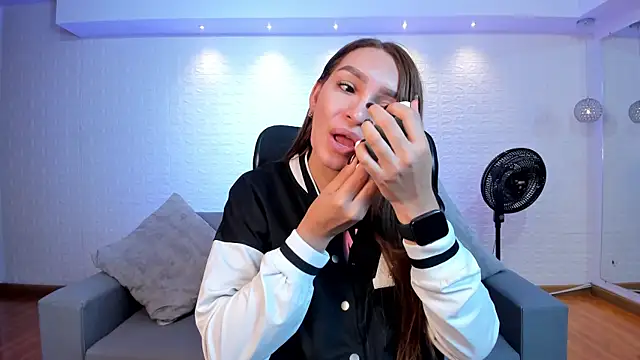 miataylorr1 online show from 09-10-25, 12:15