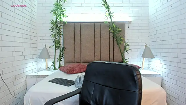 miataylorr1 online show from 03-17-25, 12:57