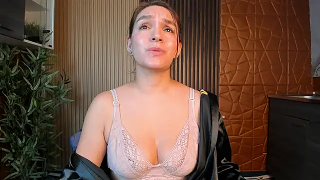 miataylorr1 online show from 03-12-25, 02:56