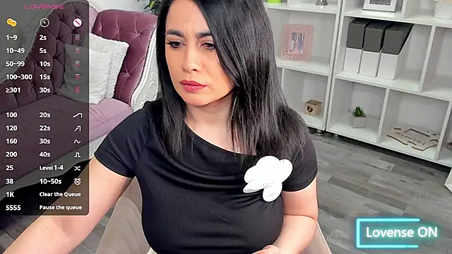 Snapshot of EmaBrownie chatting on 05-15-26, 06:28 EmaBrownie online show from 05-15-26, 06:28