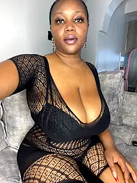 Hyra Ari online show from 10-31-25, 06:21