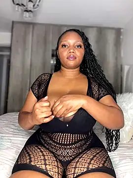 Hyra Ari online show from 11-28-25, 06:13