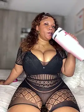 Hyra Ari online show from 03-18-26, 06:42