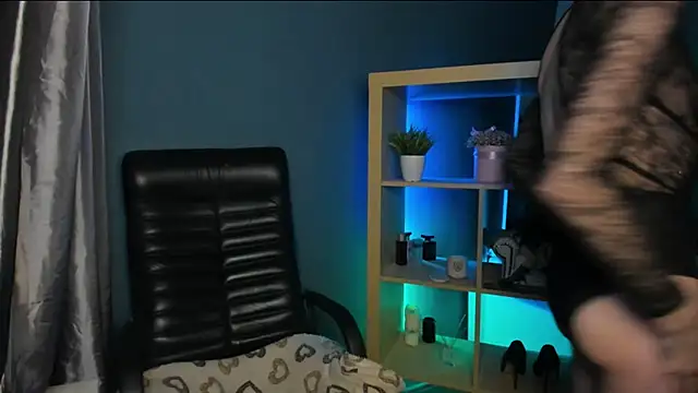 Cristal Connors online show from 12-30-24, 05:55