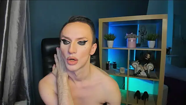 Cristal Connors online show from 12-22-24, 04:17