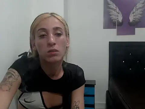Snapshot of andreahhill chatting on 04-26-26, 02:36 andreahhill online show from 04-26-26, 02:36