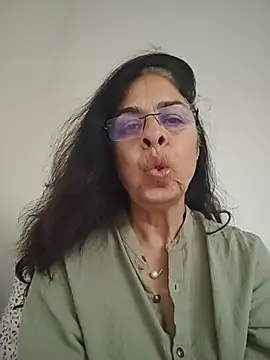 Susannemilf online show from 11-21-25, 03:55