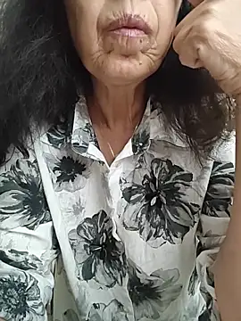 Susannemilf online show from 10-19-25, 05:26