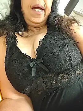 Susannemilf online show from 10-29-25, 04:33