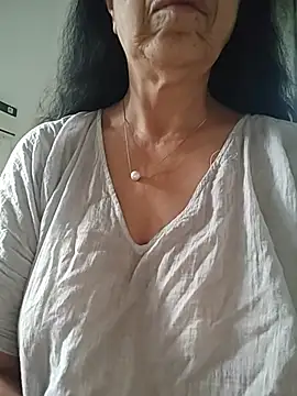 Snapshot of Susannemilf chatting on 05-14-26, 02:41 Susannemilf online show from 05-14-26, 02:41