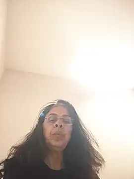 Susannemilf online show from 11-22-25, 04:00