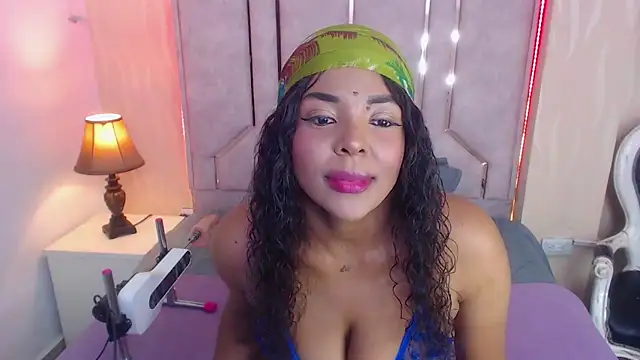 Snapshot of TashaDex chatting on 10-18-25, 12:40 TashaDex online show from 10-18-25, 12:40