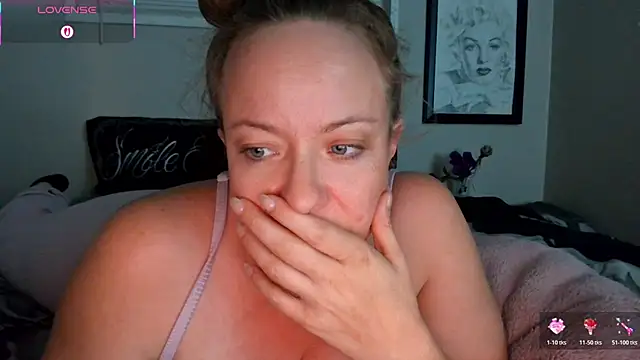 julimonroe online show from 11-05-25, 01:52