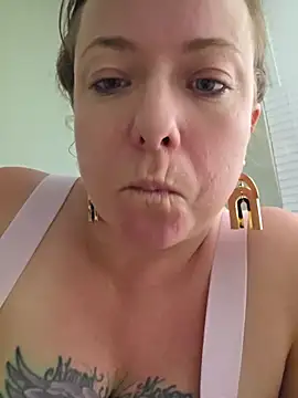 Snapshot of julimonroe chatting on 06-19-26, 04:07 julimonroe online show from 06-19-26, 04:07