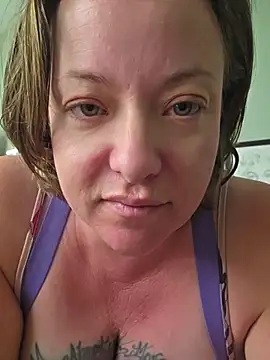Snapshot of julimonroe chatting on 07-10-26, 01:00 julimonroe online show from 07-10-26, 01:00