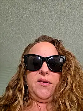 julimonroe online show from 02-04-26, 03:40