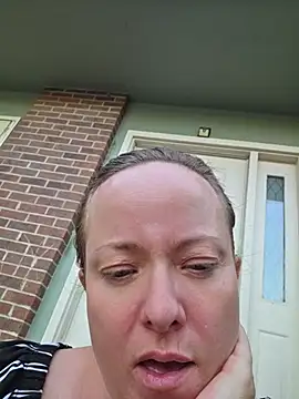 Snapshot of julimonroe chatting on 07-16-26, 01:57 julimonroe online show from 07-16-26, 01:57