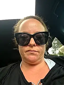 julimonroe online show from 10-07-25, 03:02