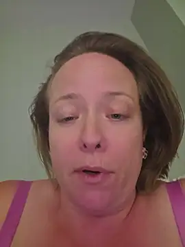 Snapshot of julimonroe chatting on 07-25-26, 04:09 julimonroe online show from 07-25-26, 04:09