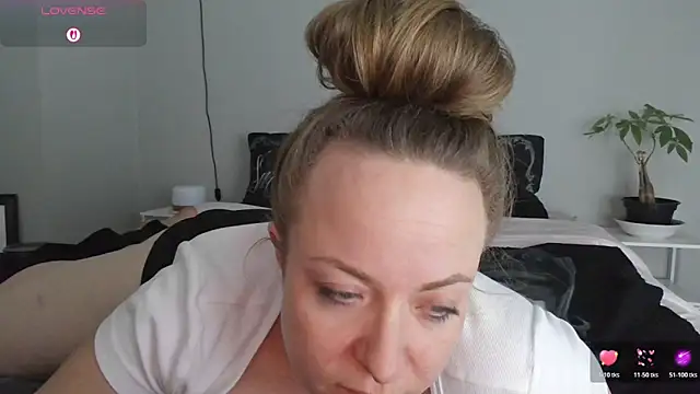 julimonroe online show from 04-01-26, 03:08