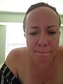 Snapshot of julimonroe chatting on 07-15-26, 01:51 julimonroe online show from 07-15-26, 01:51