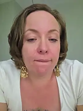 Snapshot of julimonroe chatting on 06-21-26, 03:23 julimonroe online show from 06-21-26, 03:23