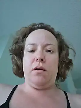 Snapshot of julimonroe chatting on 06-02-26, 01:38 julimonroe online show from 06-02-26, 01:38