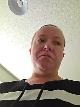 Snapshot of julimonroe chatting on 07-18-26, 02:58 julimonroe online show from 07-18-26, 02:58