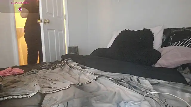 julimonroe online show from 12-19-25, 02:59