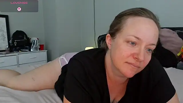 Snapshot of julimonroe chatting on 07-19-26, 07:10 julimonroe online show from 07-19-26, 07:10