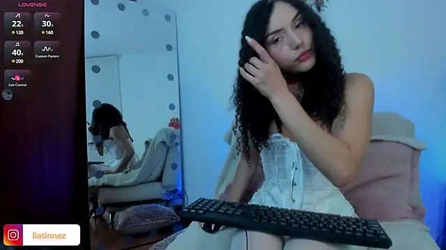 Lia Tinez online show from 02-05-25, 01:26