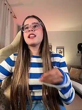 Snapshot of Stormiie777 chatting on 02-13-26, 01:27 Stormiie777 online show from 02-13-26, 01:27